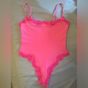 SKIMS × Lana Del Rey FITS EVERYBODY LACE CAMI BODYSUIT in TAFFY TONAL